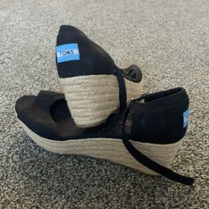 Toms wedges